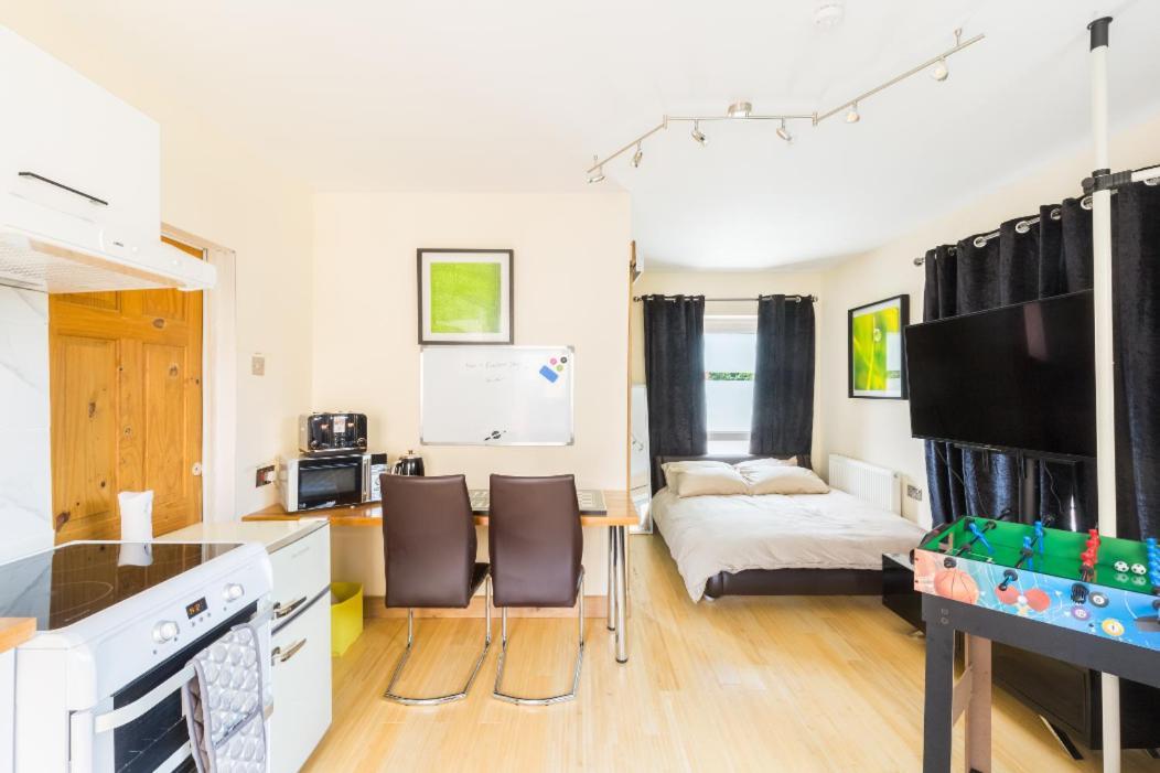 Umbrella Properties Private Apartment Birmingham Bagian luar foto